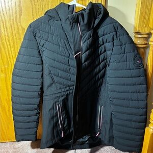 🖤 Tommy Hilfiger Black Puffer Coat – Size Large (Like New!)